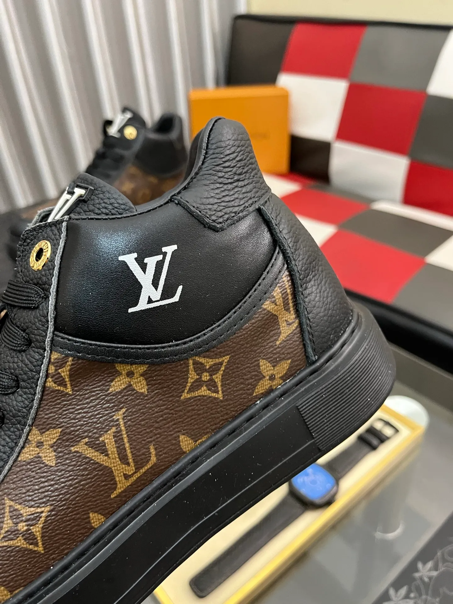 Men's shoes 💰458⌚️⌚️《Louis vuitton/LV Louis Vuitton》original quality.~ Unique modern style sneakers. 🏃A must-have casual shoe for trendy men😍😍 Original brand imported from Italy, imported original leather, cowhide lining (refuses to discolor and grind feet) sole: original sole provided by the original factory, French lazy style design ⚠️Fit to the feet, original quality, super comfortable original sole. Code number: 38-442️⃣Colors available